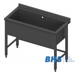 Table with pool 900